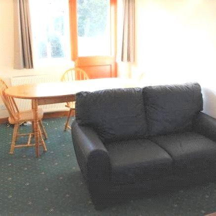 Larchwood Drive, Englefield Green, Egham, Surrey, TW20 0SL - Photo 1