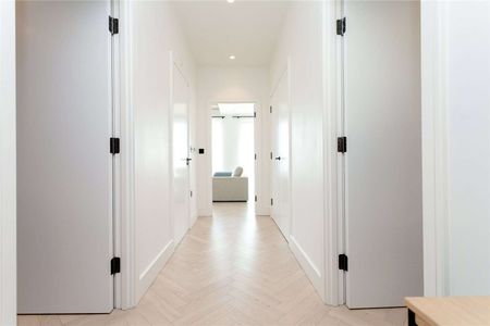 Immaculately presented, two double bedroom apartment, in an incredible part of East London. - Photo 3