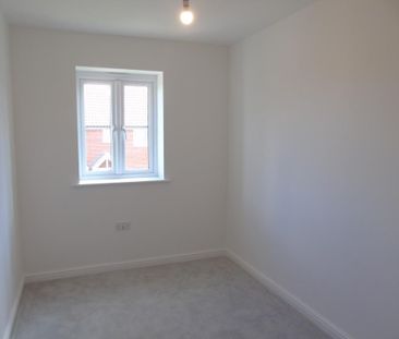 3 bedroom semi-detached house to rent - Photo 2