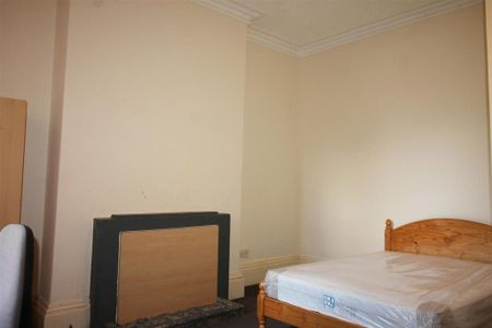 4 bedroom flat to rent - Photo 3