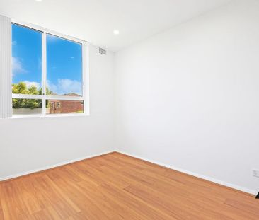 Fully renovated 2 bedroom in the heart of Mosman - Photo 2