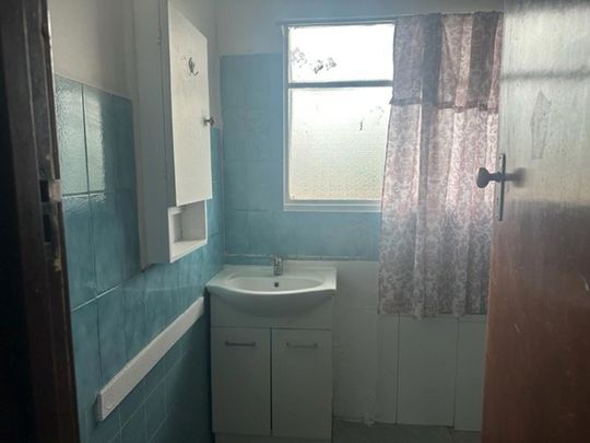 3 BEDROOM HOME IN GREAT LOCATION - Photo 1