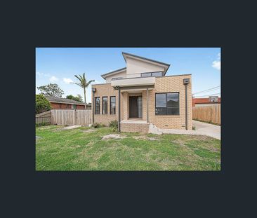 Modern Townhouse in Prime Location – Near Schools and Parklands - Photo 5