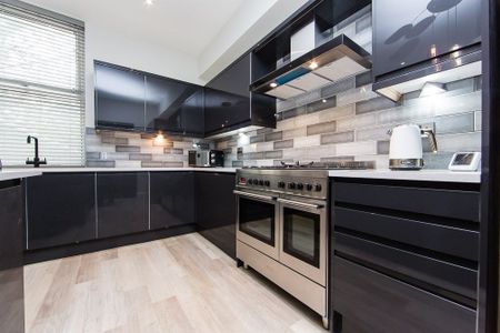 Cliff Mount, Hyde Park, Leeds - Photo 5