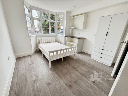 Heathcroft Avenue, Sunbury-on-Thames, Surrey, TW16 7SR - Photo 1