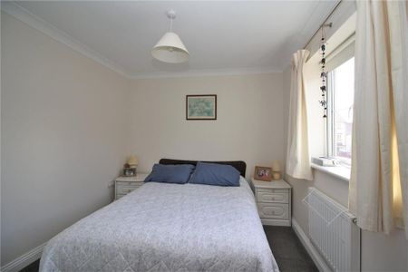 4 bedroom detached house to rent - Photo 2