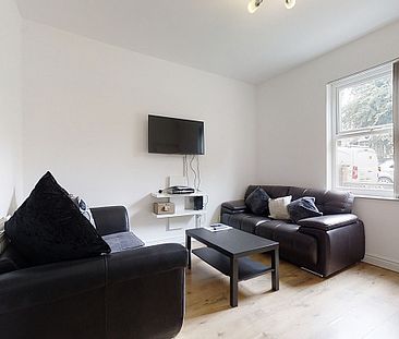 Amazing Top Quality Four Bed Student House - Photo 1