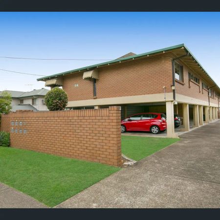 Stylish Renovated Unit in Prime Sherwood Location - Photo 3