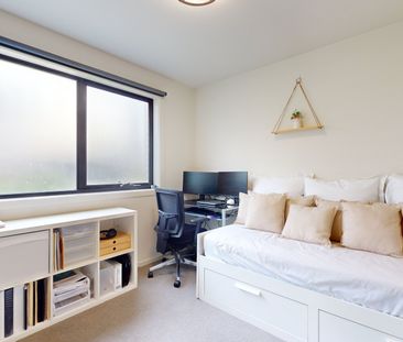 Sleek, Spacious & Convenient - Photo 4