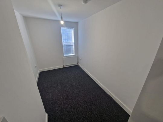 6 bedroom terraced house to rent - Photo 1