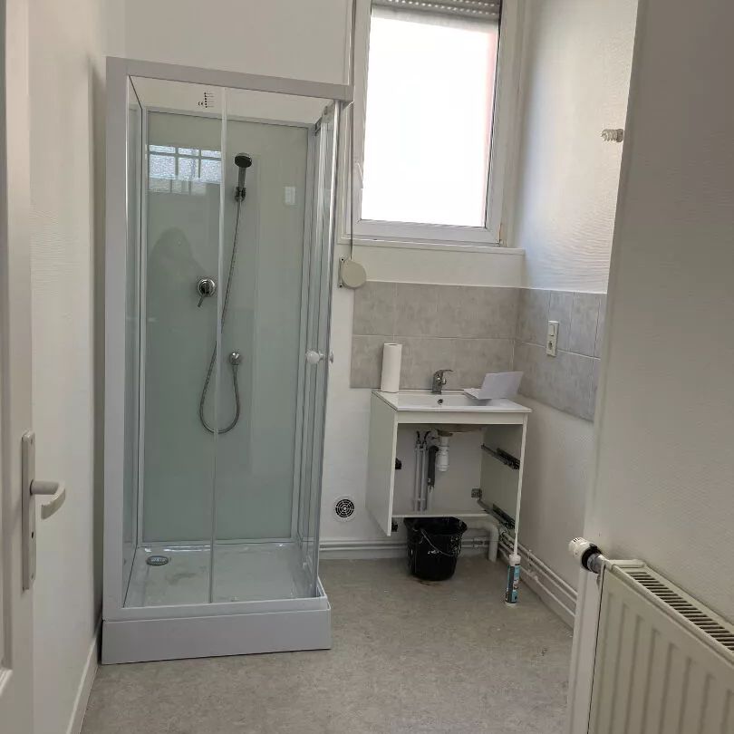 A LOUER APPARTEMENT EN RDC QUARTIER REMICOURT A ST QUENTIN 02100. - Photo 1