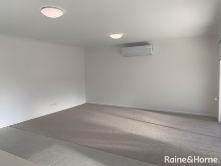 4 Bedroom Family Home with 2 Living Areas! - Photo 4