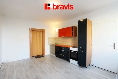 Pronájem bytu 2+kk, Brno - Židenice, ul. Táborská, částečně zařízený, internet v ceně, v blízkosti MHD - Fotografie 2