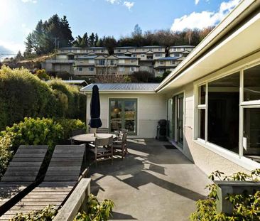 Flexible Home with Two 2-Bed Flats and Pano Views - Photo 3