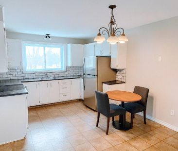 4 ½ St-Rédempteur (Internet et thermopompe inclus) - Photo 2