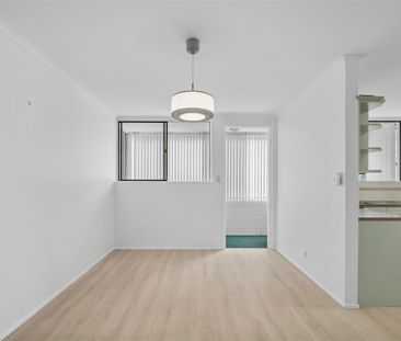 2-Bedroom Apartment with Lock-Up Garage - Photo 2