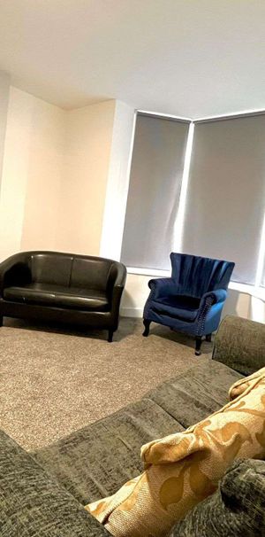 GREENBANK ROAD Room 4 - Photo 1