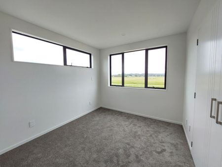 Nearly new townhouse in Avondale - Photo 4