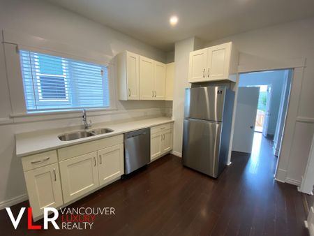 House in Vancouver East Side, BC - Photo 3