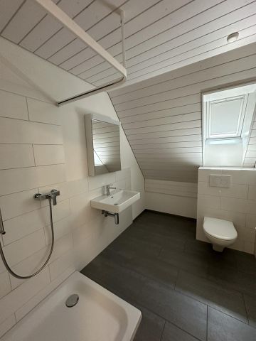 Wohnen im Grünen, neuwertige 5.5 Zimmer-Wohnung - Photo 4