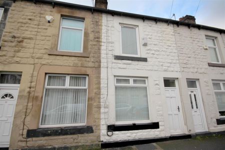 3 Bedroom House - Mid Terrace To Let - Photo 4