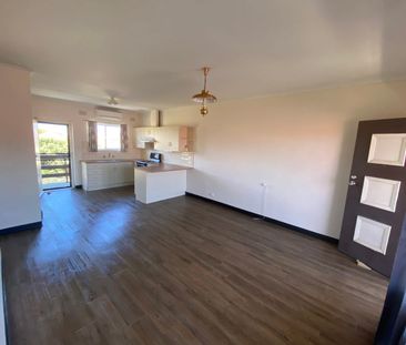 Updated 2 Bedroom Unit ( First Floor ) in group of six. - Photo 5