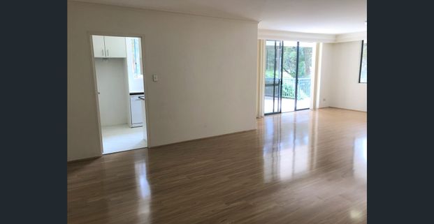 BRIGHT APARTMENT WITH AN OVERSIZED COURTYARD - Photo 1