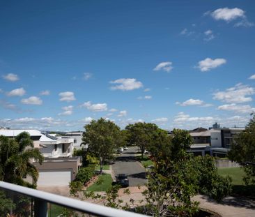 Fully Renovated Living in the Heart of Emerald Lakes - Photo 2