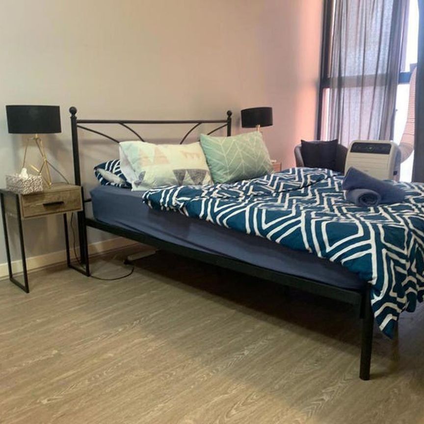 MODERN CITY ONE-BEDROOM WITH CAR SPACE - Photo 1