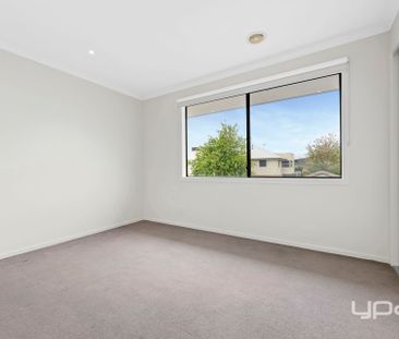 40B The Avenue, Caroline Springs - Photo 5