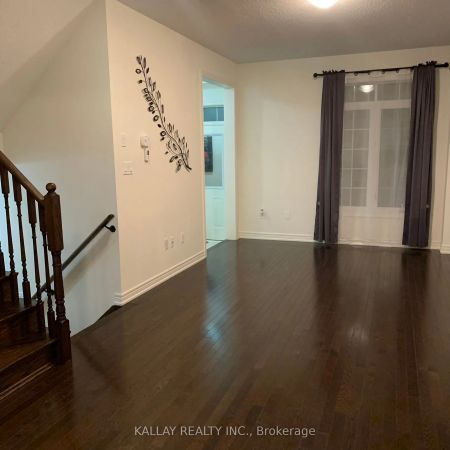 Condo Townhouse For Lease | N9259574 - Photo 2