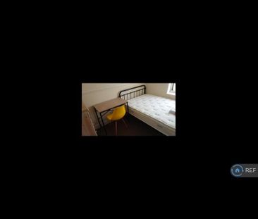 5 bedroom semi-detached house to rent - Photo 3