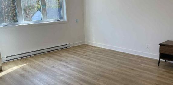 Cowansville semi-meublé 5 et 1/2 - Photo 2