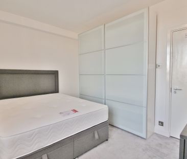 Latymer Court, Hammersmith Road, Hammersmith, London, W6 - Photo 4