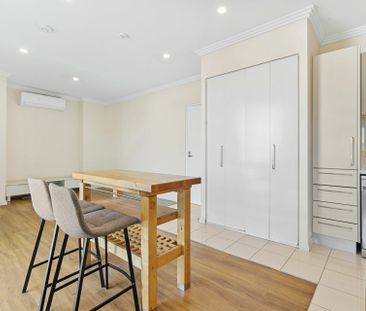 TWO BEDROOM, TWO BATHROOM UNFURNISHED UNIT IN THE HEART OF PALM BEACH - Photo 3