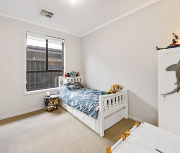 Modern Home with Low Maintenance Backyard! | Available 19/12/25 - Photo 3