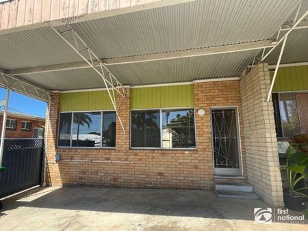 Recently renovated & centrally located unit in a small complex. - Photo 5