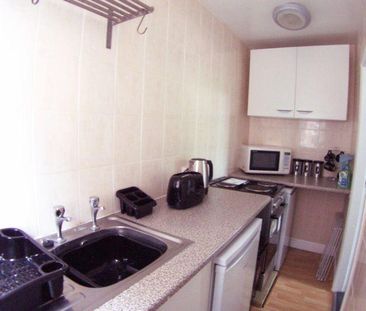 Studio to rent - Photo 6