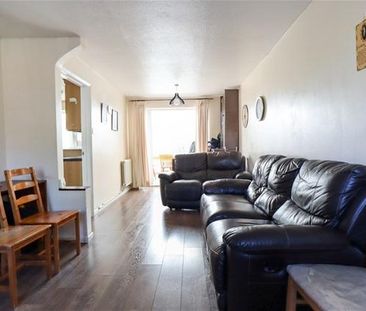 4 bedroom semi-detached house to rent - Photo 2