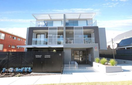 MODERN 2 BEDROOM 2 BATHROOM APARTMENT IN BOUTIQUE BLOCK - Photo 3