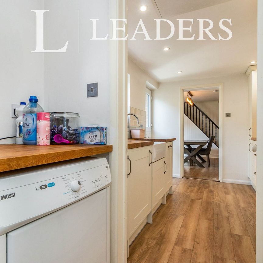 2 bedroom terraced to rent Albert Road, Addlestone, Surrey - Photo 1
