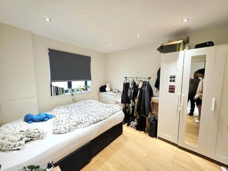 4 bedroom terraced house to rent - Photo 3