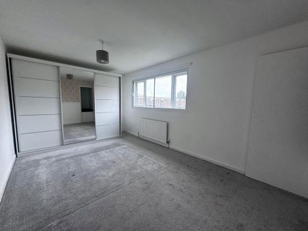 2 bedroom end of terrace house to rent - Photo 4