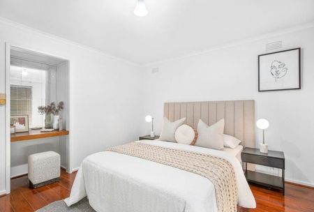 Neatly presented three bedroom residence in prime location - Photo 3