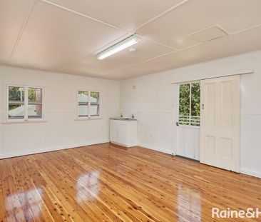 CHARMING FAMILY HOME IN A PRIME LOCATION - Photo 1