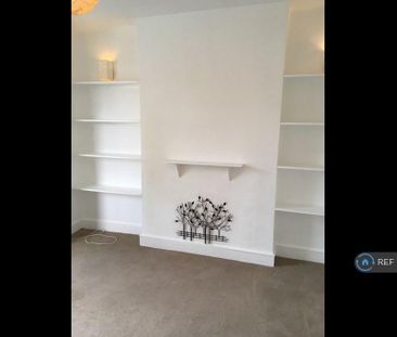 3 bedroom flat to rent - Photo 2