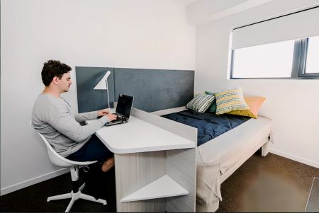 Signature Studio Apartment with balcony - Photo 5