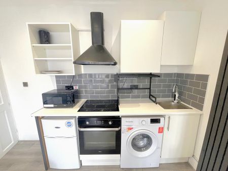 2 bedroom flat to rent - Photo 2