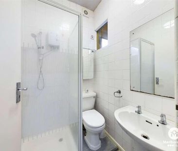 Flat C, High Road, Leytonstone, London, E11 - Photo 6