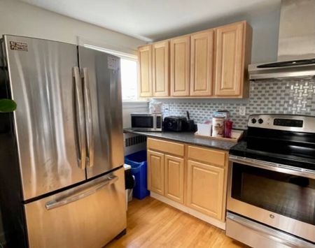 Bright 2 Bed Loft Upper Unit – Basin Views – All Utilities Included - Photo 3